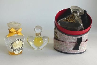 Divers parfumeurs. Lot comprenant un flacon...