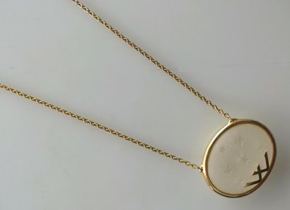 Worth (années 80) Pendentif parfum en laiton...
