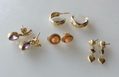 LOT comprenant une paire de PUCES d'oreilles...