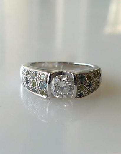 BAGUE en or gris, ornée d'un diamant, la...