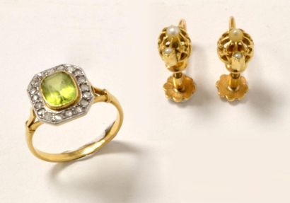 BAGUE en or jaune ornée au chaton octogonal...