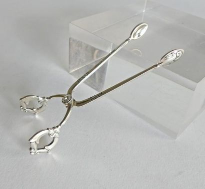 Petite PINCE à SUCRE en argent. Travail danois....