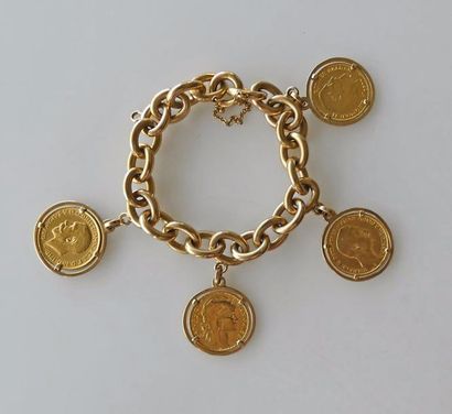 BRACELET en or jaune à maillons jaserons,...
