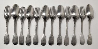 Six beaux COUVERTS en argent, modèle filets,...