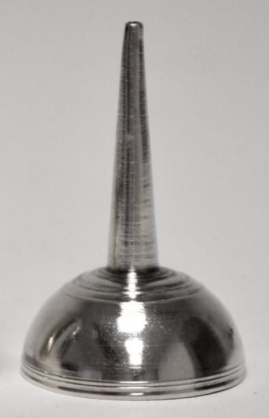 ENTONNOIR A PARFUM DE NECESSAIRE, en argent,...