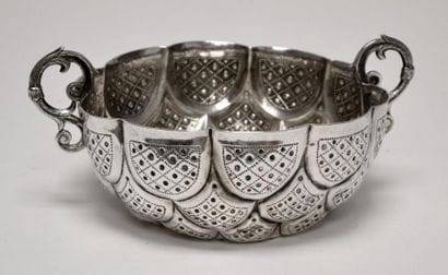 COUPE en argent, de forme ronde, à bordure...