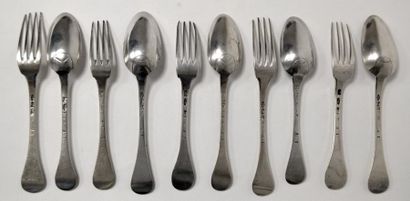 Rare suite de cinq COUVERTS en argent, spatule...