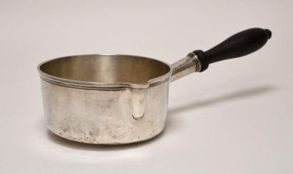 CASSEROLE en argent et ébène, de forme ronde...