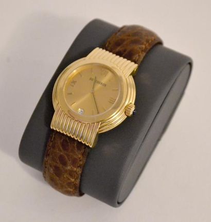 BOUCHERON. MONTRE-BRACELET ronde, en or jaune...