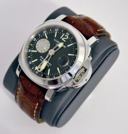 PANERAI, modèle GMT Luminor. MONTRE-BRACELET...