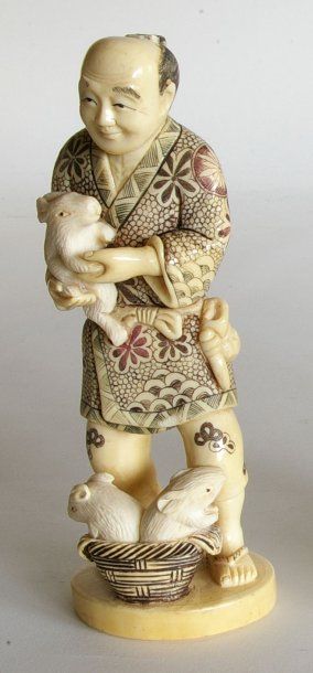 Okimono en ivoire polychrome, Marchand de...