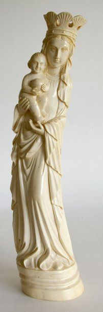 Importante Vierge à l'Enfant en ivoire sculpté...