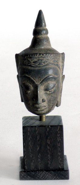 Tête de BOUDDHA debout en bronze à patine...