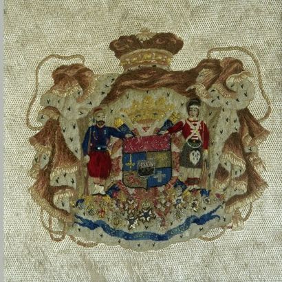 BRODERIE armoiries, l'écus cantonné d'un...