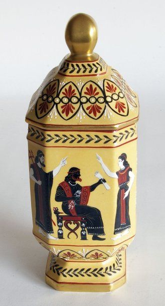 LE TALLEC. BONBONNIERE en porcelaine à décor...
