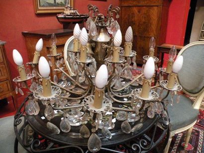 Important LUSTRE en laiton doré et pendeloques...