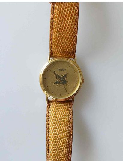 TISSOT. MONTRE de dame en métal doré, le...