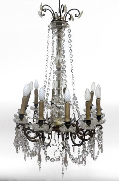 LUSTRE en bronze et pendeloques de cristal,...