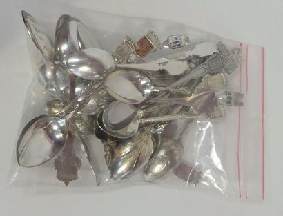 Ensemble de CUILLERES de COLLECTION.