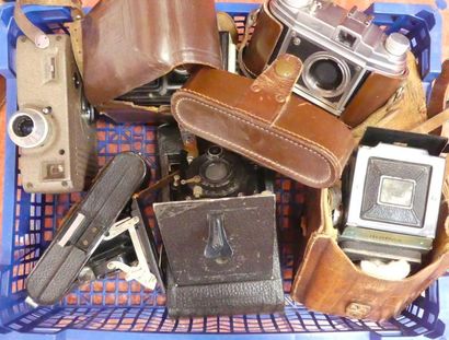 Lot d'APPREILS PHOTOGRAPHIQUE, caméra PATHE,...