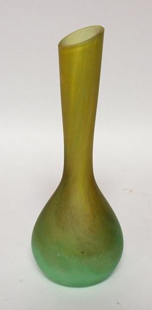 G. Milesi. VASE soliflor en verre marmoréen...