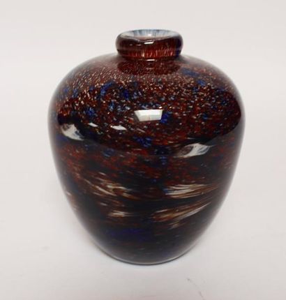 Arnold COGNET. VASE en verre soufflé et daté...