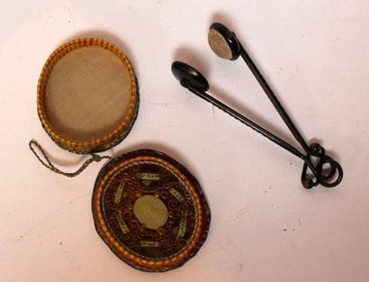 Petit RELIQUAIRE et OBJET de curiosité.