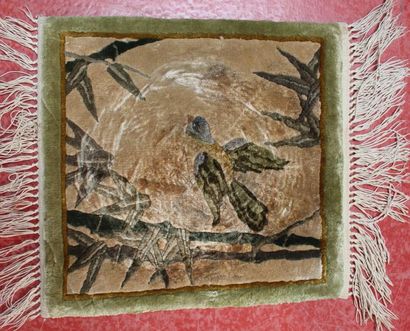 Petit TAPIS Chine en soie.33 x 31 cm