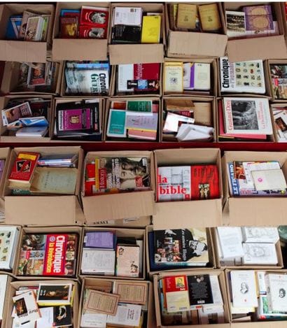 Lot de 36 cartons de livres divers. MOZART,...