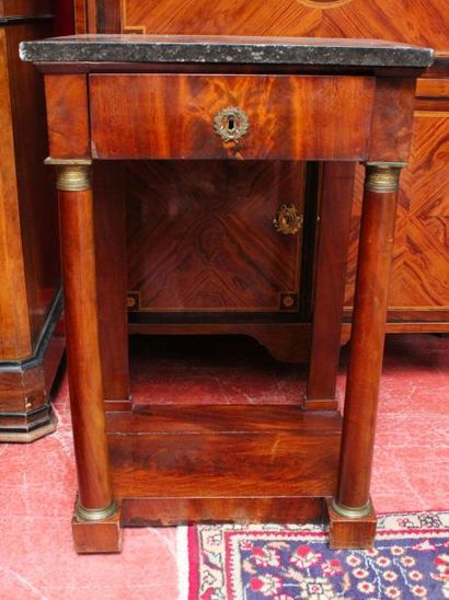 CONSOLE en bois de placage, le plateau de...