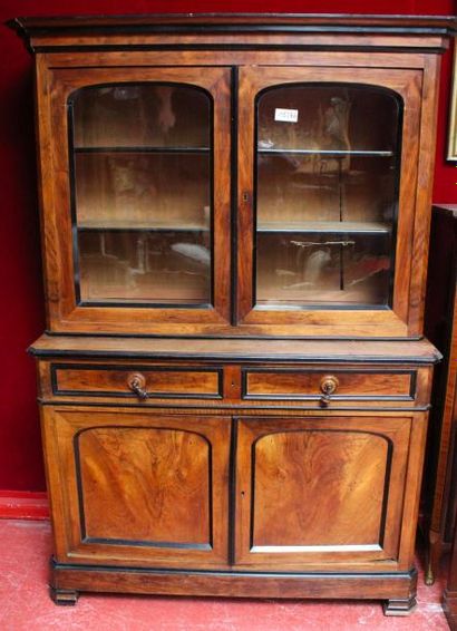 BUFFET vaisselier à deux corps en bois clair...