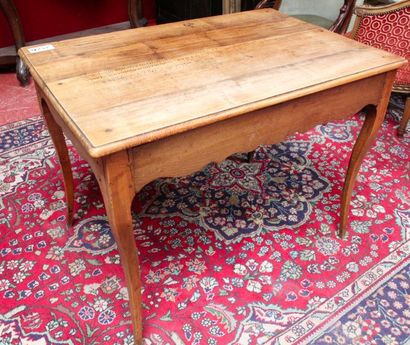TABLE de milieu en bois naturel, le piétement...