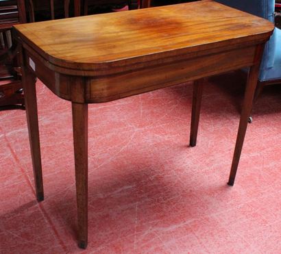 TABLE à jeux formant CONSOLE en bois clair,...