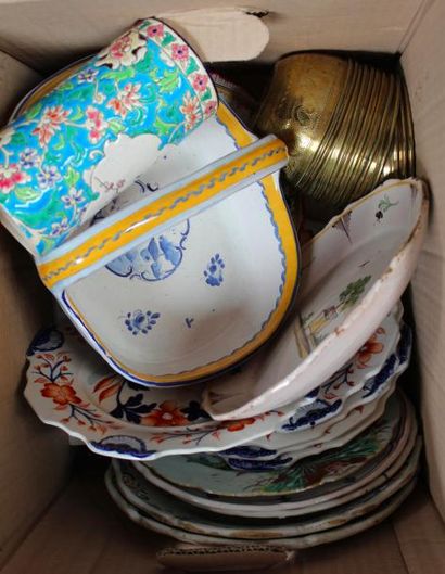 Carton comprenant assiettes panier faïence,...