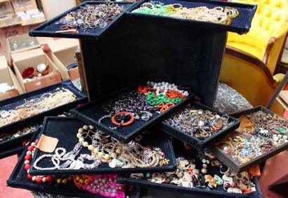 Très fort lot de BIJOUX FANTAISIES