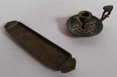 Maison Giroux. BOUGEOIR à MAIN en métal cloisonné...