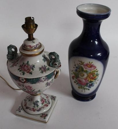 PIED de LAMPE en porcelaine dans le goût...