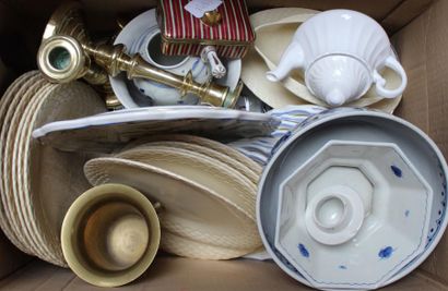 Carton de vaisselle diverses dont Gien, Delft,...