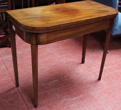 TABLE à jeux formant CONSOLE en bois clair,...