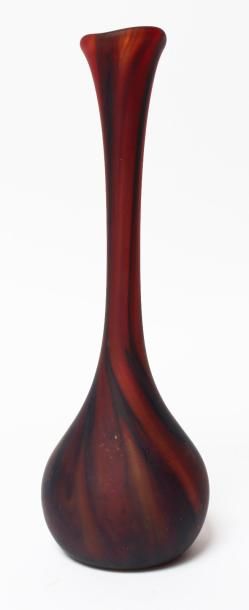 LE VERRE FRANCAIS. VASE soliflore en verre...