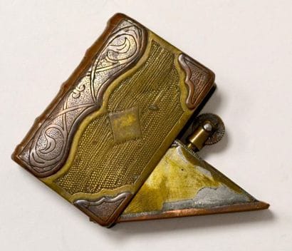 BRIQUET en cuivre et laiton, travail de tranchée...
