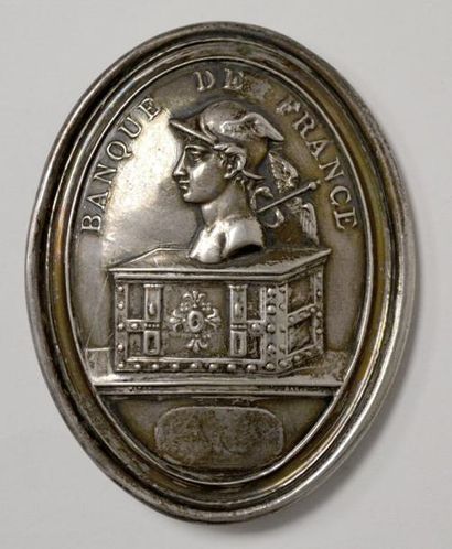 PLAQUE ovale en laiton plaqué argenté d'huissier...