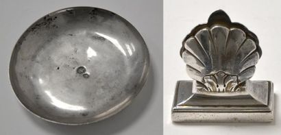 Petite COUPE en argent uni, le bord extérieur...