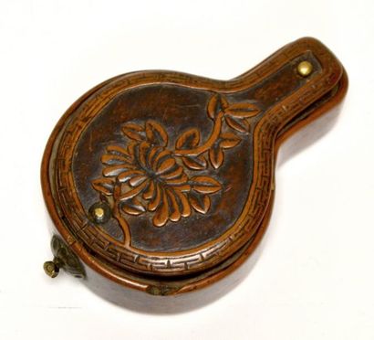 ETUI à LUNETTES chinoises en bois sculpté...