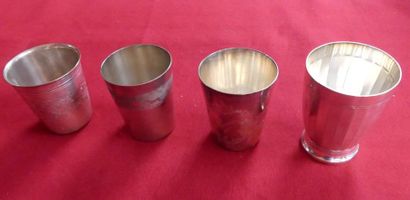 Lot de quatre TIMBALES en métal argenté