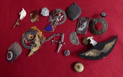 Lot d'INSIGNES militaire, aviation et di...