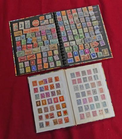 Deux ALBUMS de TIMBRES