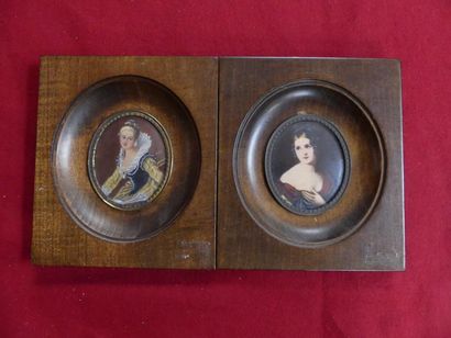 Deux MINIATURES à profil féminin.