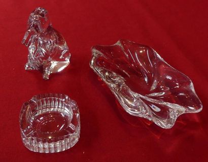 BACCARAT. Cendrier, vide-poche et sujet cocker...