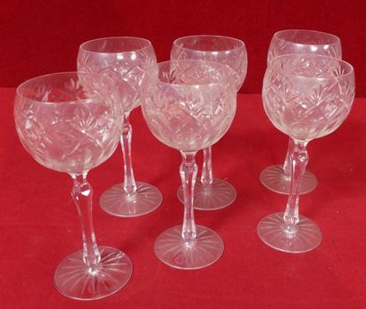 Six verres à vin du Rhin en cristal taillé...